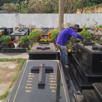 Đá bia mộ công giáo nguyên khối