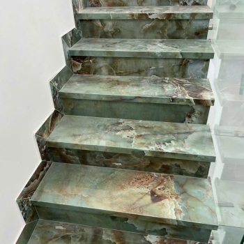 Đá ốp cầu thang