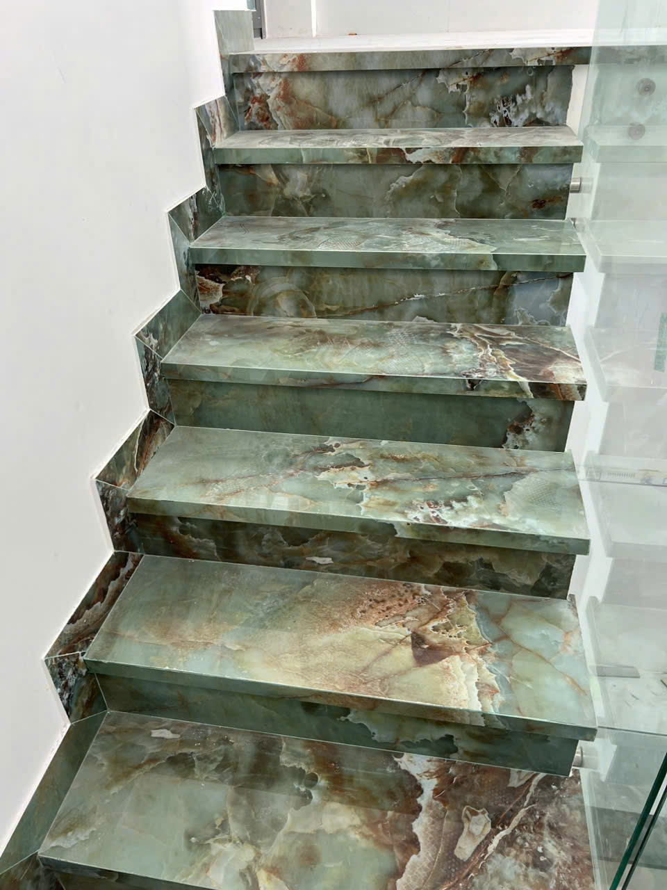 gia-da-hoa-cuong-nhan-tao