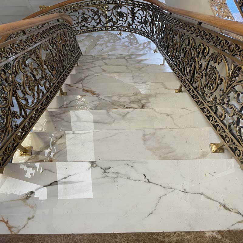 gia-da-nhan-tao-op-cau-thang